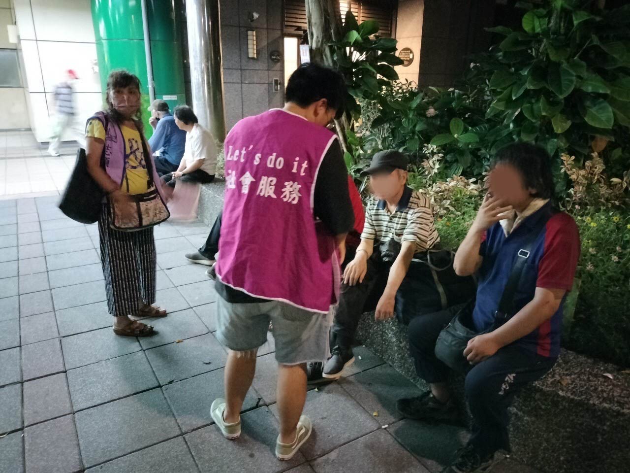 公園夜訪，向穩定生活邁進(標題圖檔)