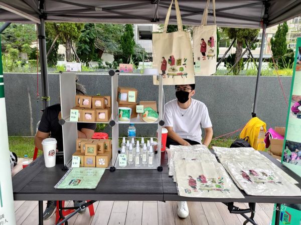 初試啼聲，文創義賣(標題圖檔)