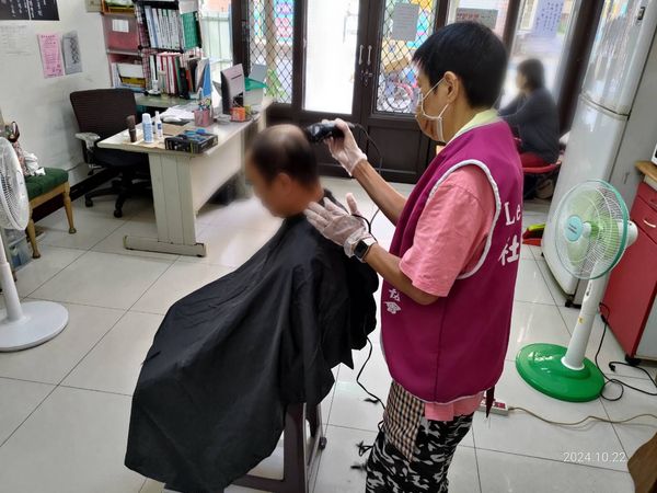 實習生變成愛心志工(標題圖檔)