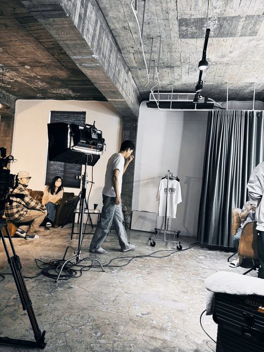 每當飾演一個角色，他便全身投入，這次他走向樂知(標題圖檔)