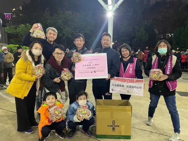 將甜蜜溫暖了街頭的人們(標題圖檔)