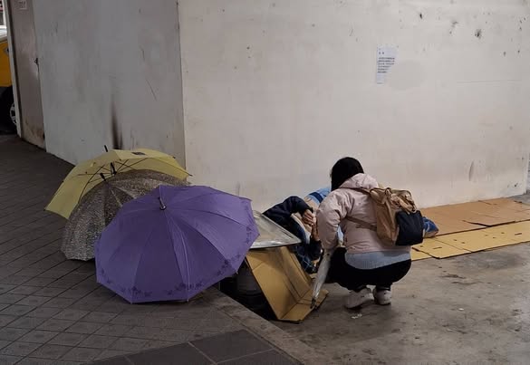 他的生活仍然充滿挑戰(標題圖檔)