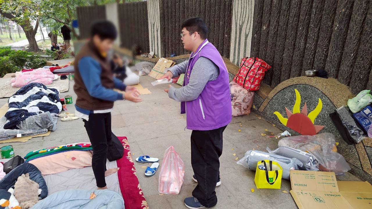 親手盛裝一份自立的溫暖(標題圖檔)