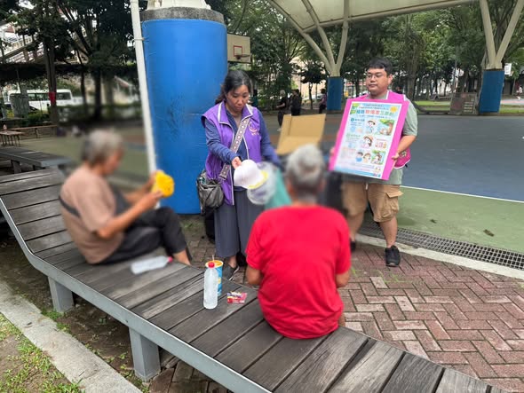 讓這份愛心在風雨和熱浪中永不斷線！(標題圖檔)