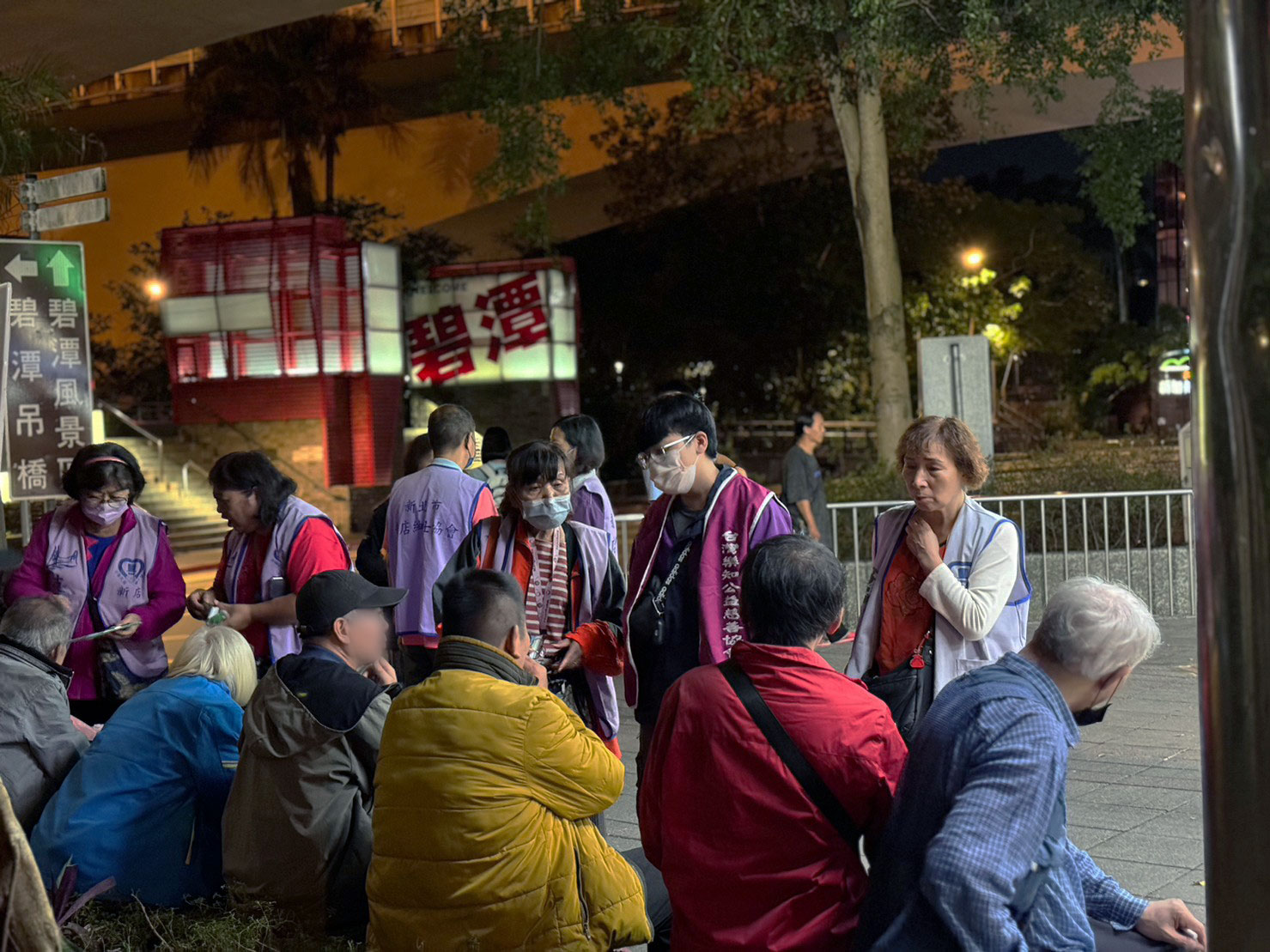 夜訪捷運站、關懷近況(標題圖檔)